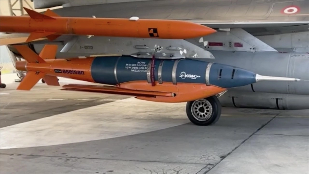 ASELSAN'ın uzun menzilli kanatlı g&uuml;d&uuml;m kitiyle ilk atış
