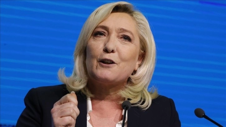 Aşırı sağcı lider Le Pen, Macron'u, Fransa'yı Rusya ile savaşa sürüklemekle suçladı