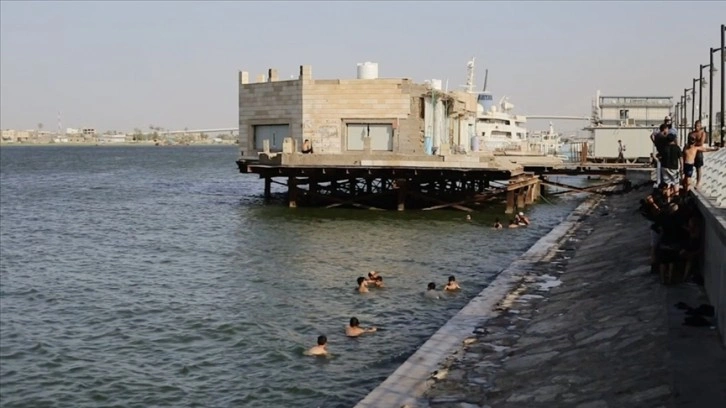 Aşırı sıcaklara sahne olan Basra'da uzun süreli elektrik kesintileri yaşanıyor
