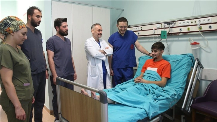 Asker eğlencesinde tüfekle yaralanan genç doku nakliyle yeniden yürümeye başladı
