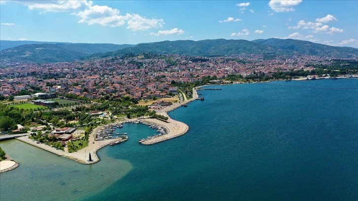 'Asrın felaketi'ni yaşayan Gölcük depremin izlerini sildi