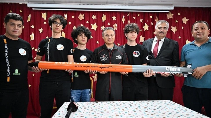 Astronot Gezeravcı Adana'da öğrencilerin geliştirdiği rokete