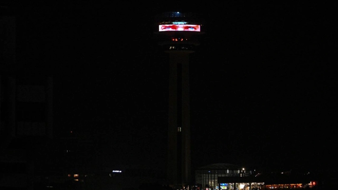 Atakule'ye "10 Kasım Atatürk'ü Anma Günü"ne özel yansıma