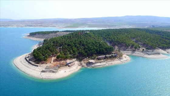 Atatürk Baraj Gölü, Salda'yı andıran kıyısıyla ziyaretçi bekliyor