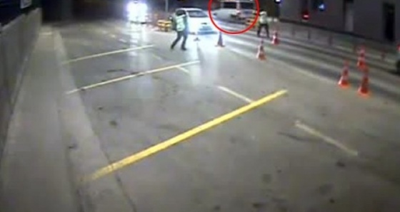 Atatürk Havalimanı’ndaki polisin kaçan minibüse ateş açması kamerada
