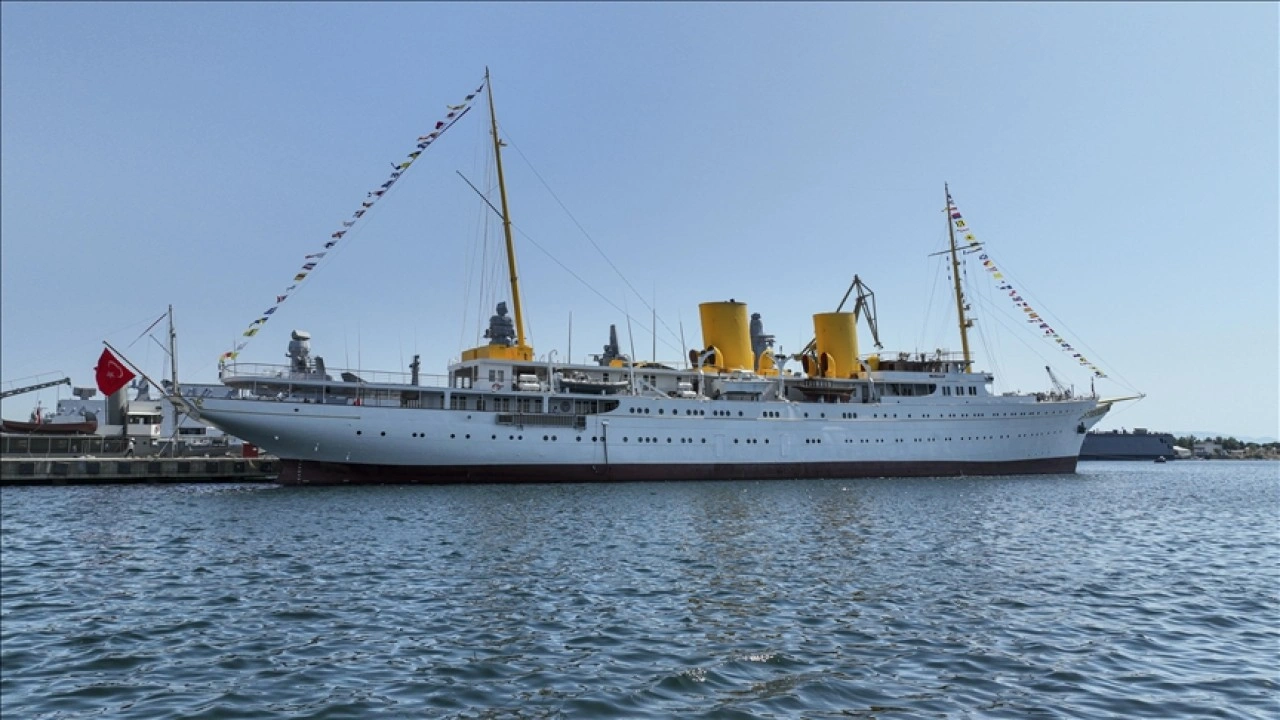 Atatürk'ün manevi mirası Savarona yatı, İstanbul Boğazı'nda yapılacak geçiş törenine hazır