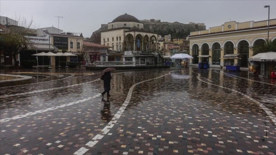 Atina Kovid-19 önlemleri nedeniyle 'hayalet kent'e döndü