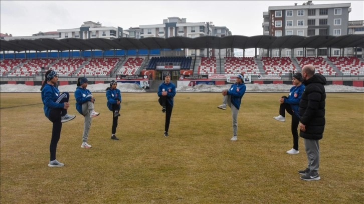 Atletizme gönül veren Van'ın yarışçı kızları, Kenya'da altın madalya için yarışacak