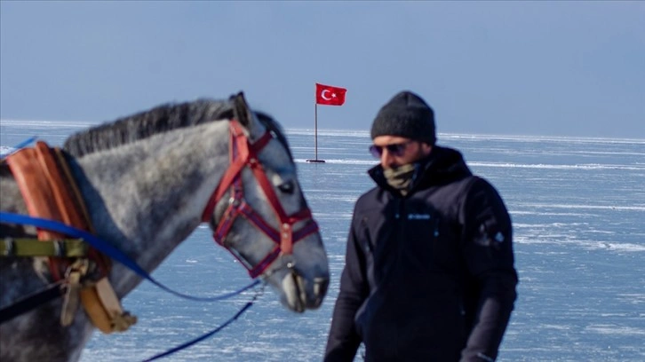 Atlı kızak yapılan Çıldır Gölü'nde yazın da tekne turları düzenlenecek