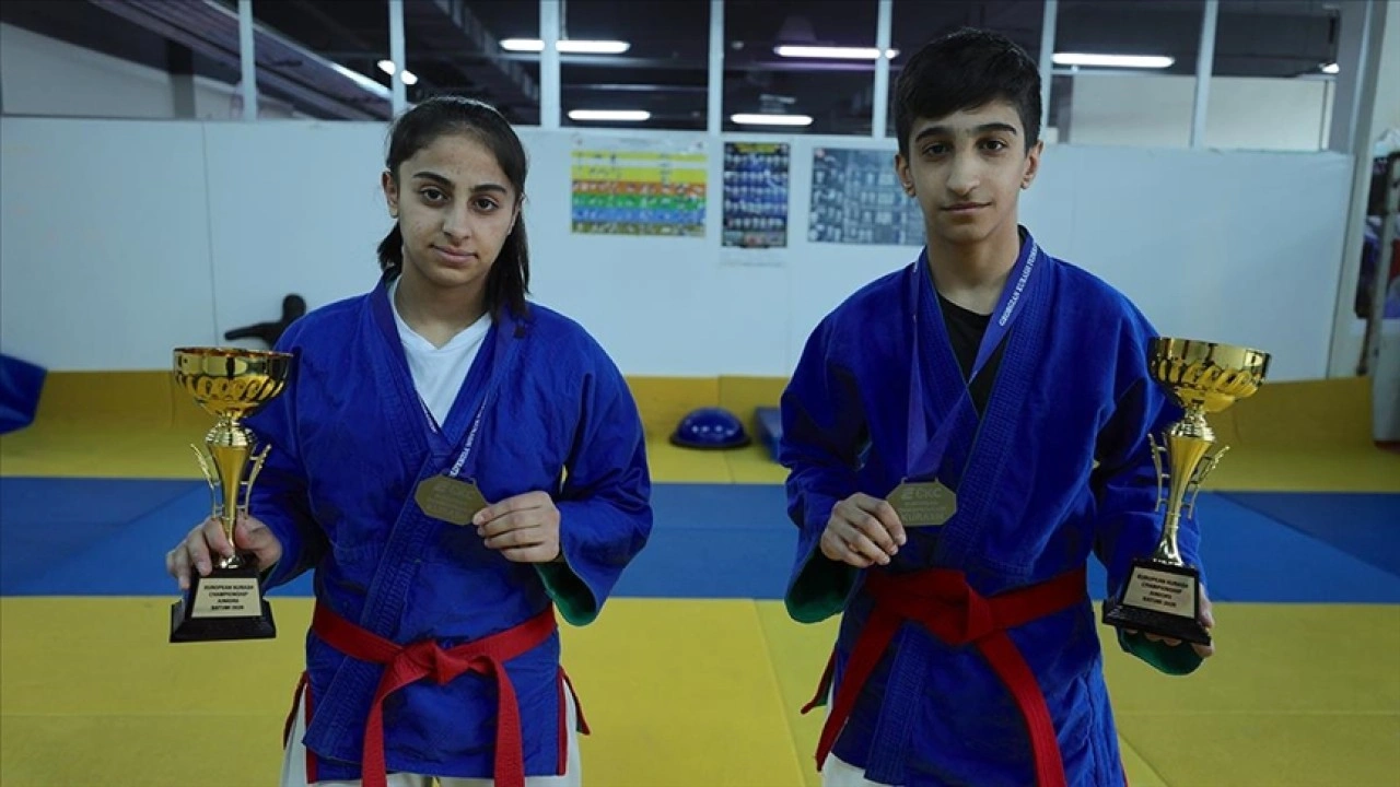 Avrupa birincisi Hakkarili kuraşçı kuzenlerin yeni hedefi dünya şampiyonluğu