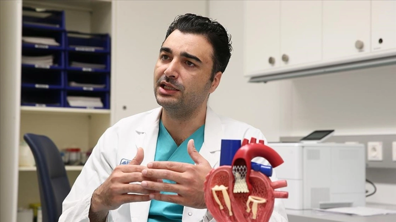 Avrupa'da ilk kapalı yöntemle kalpteki mitral kapak ameliyatlarından birinde Türk cerrah imzası