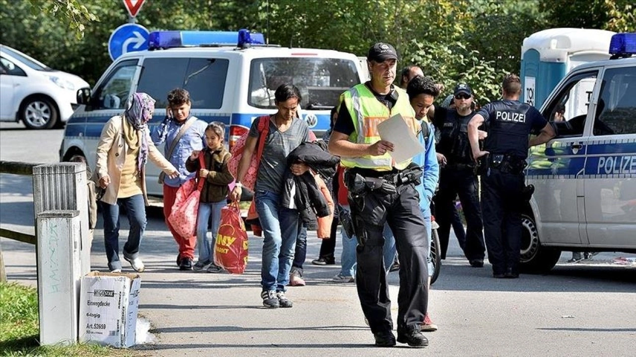 Avrupa'da kadına yönelik şiddet, göçmenlere kötü muamele ve ırkçılık yaygın