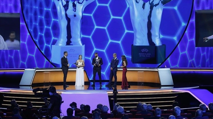 Avrupa futbolunda 2021-2022 sezonunun en iyileri, İstanbul'daki törenle ödüllerini aldı
