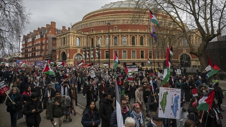 Avrupa'da binlerce kişi Filistin'e destek için sokaklarda