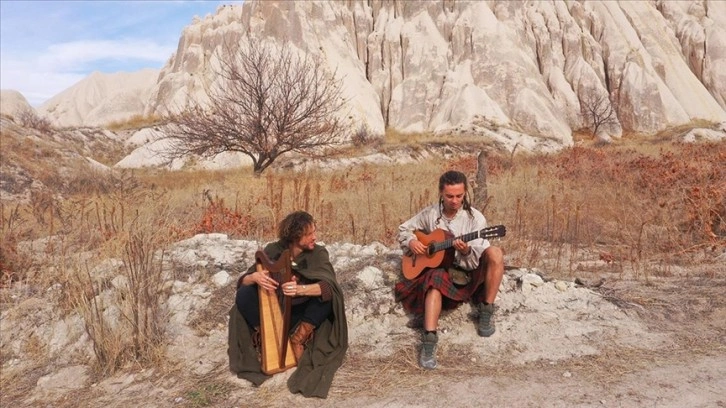 Avrupalı iki gezgin arp ve gitarla Türkiye'yi keşfediyor