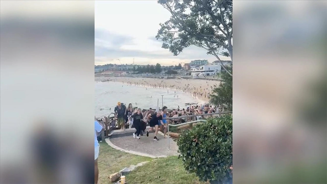 Avustralya'nın Sydney kentindeki plajda düzenlenen silahlı saldırıda 9 kişi hayatını kaybetti