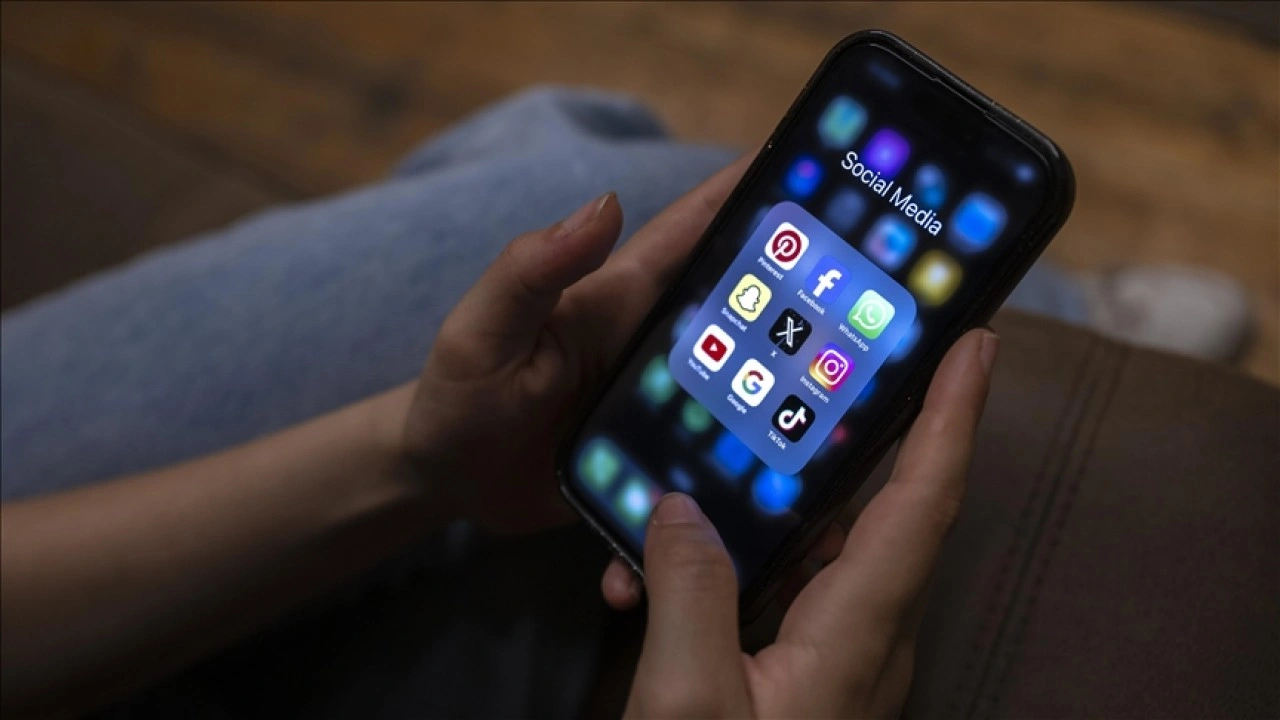 Avustralya sosyal medya kullanımına 16 yaş sınırı getiren yasayla dünyada bir ilke imza atıyor