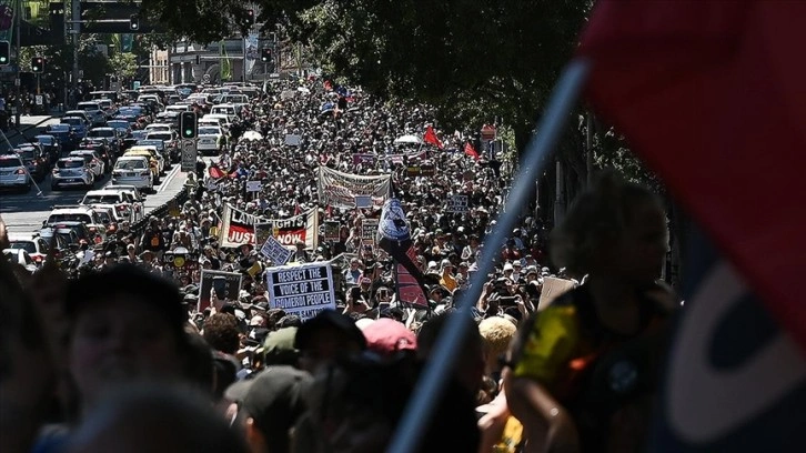 Avustralya'da göstericiler, ülkenin sömürgecilik geçmişini simgeleyen anıtlara zarar verdi