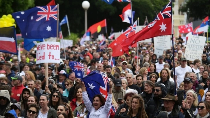 Avustralya’nın başkentinde aşı karşıtları protesto gösterisi düzenledi
