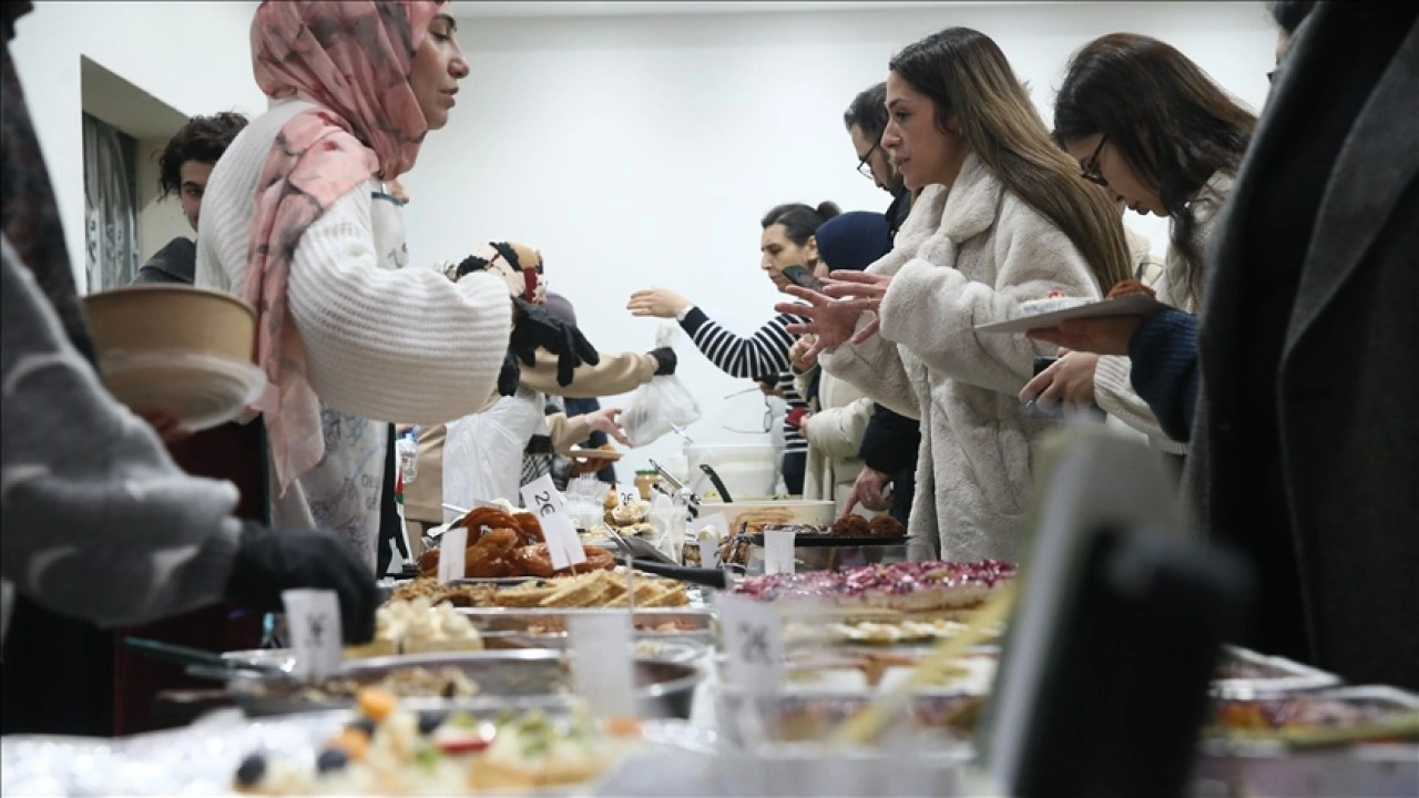 Avusturya'nın başkenti Viyana'da Gazze i&ccedil;in kermes d&uuml;zenlendi