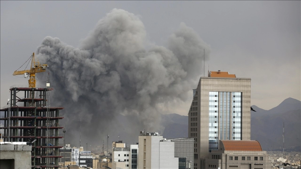 Axios: ABD, İsrail'den İran'ın enerji altyapısına y&ouml;nelik başka saldırı d&uuml;zenlememesini is