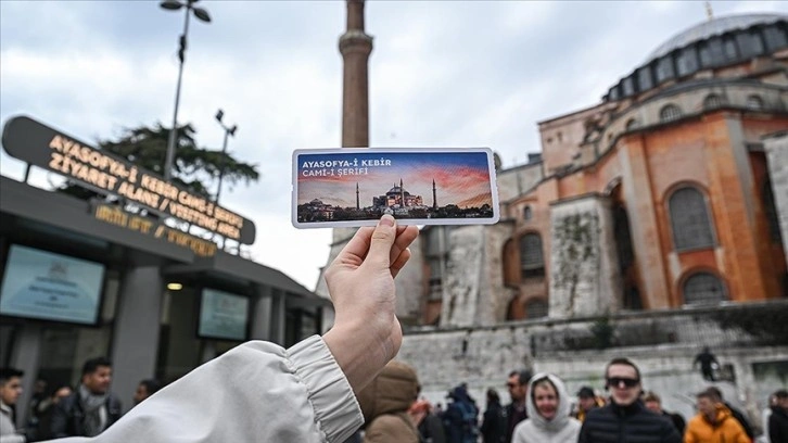 Ayasofya Camii'nde biletli ziyaret uygulaması başladı