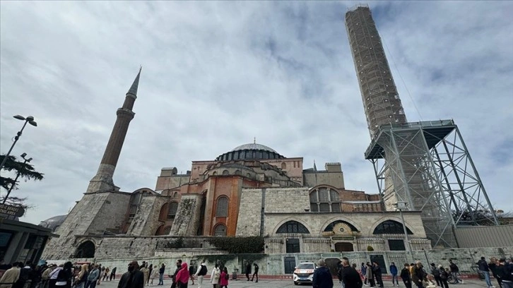 Ayasofya'nın II. Beyazıt minaresi söküldü