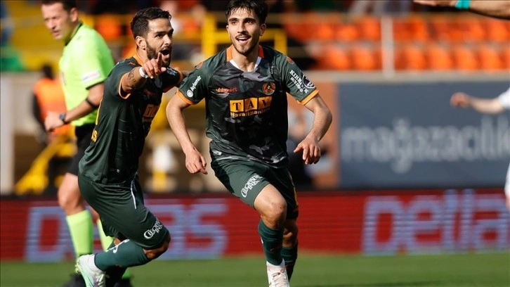 Aytemiz Alanyaspor, İttifak Holding Konyaspor'u 5-1 mağlup etti