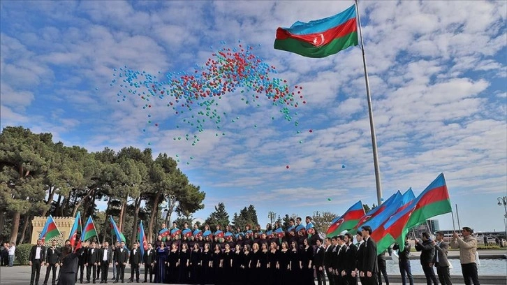 Azerbaycan'da Bayrak Günü kutlanıyor