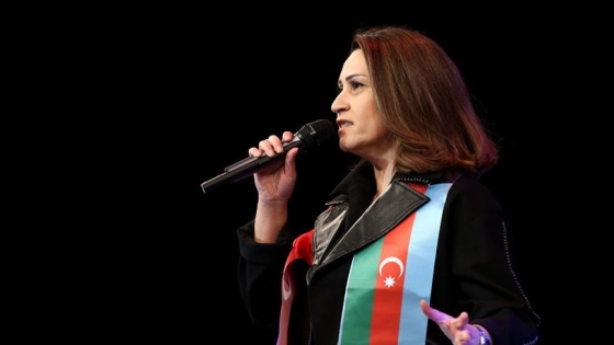 Azerbaycanlı sanatçı Azerin Başkentli müzikseverlerle buluştu