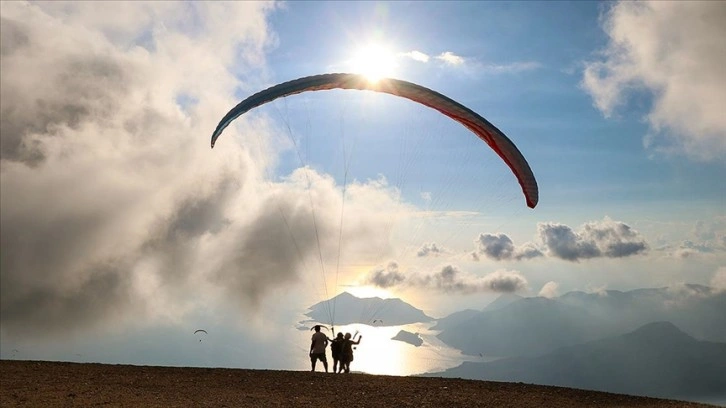 Babadağ'dan gerçekleştirilen yamaç paraşütü uçuş sayısı 100 bini aştı