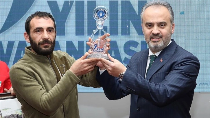 Babasının cenazesini defnedip yangın söndürmeye giden gönüllü
