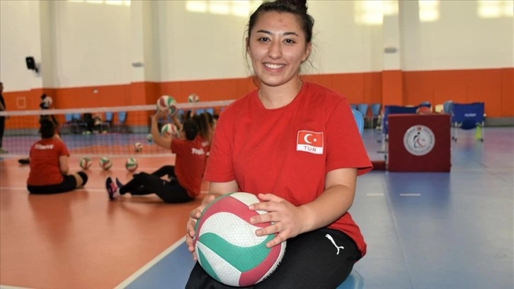 Bacağı kesilen Bengisu Voleybol Milli Takımı'nın başarısı için ter döküyor