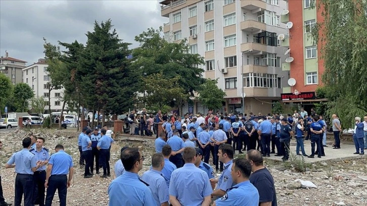 Bahçelievler Belediyesi ile İBB zabıtaları arasında park çalışması gerginliği