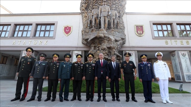 Bakan Akar, dost ve kardeş ülkelerin savunma bakanları ve yardımcıları ile görüştü