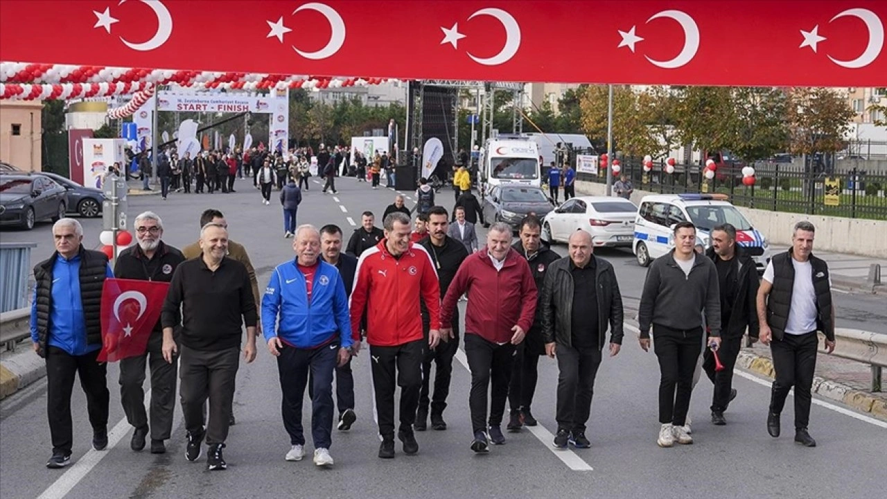 Bakan Bak, 16. Zeytinburnu Cumhuriyet Koşusu etkinliğine katıldı