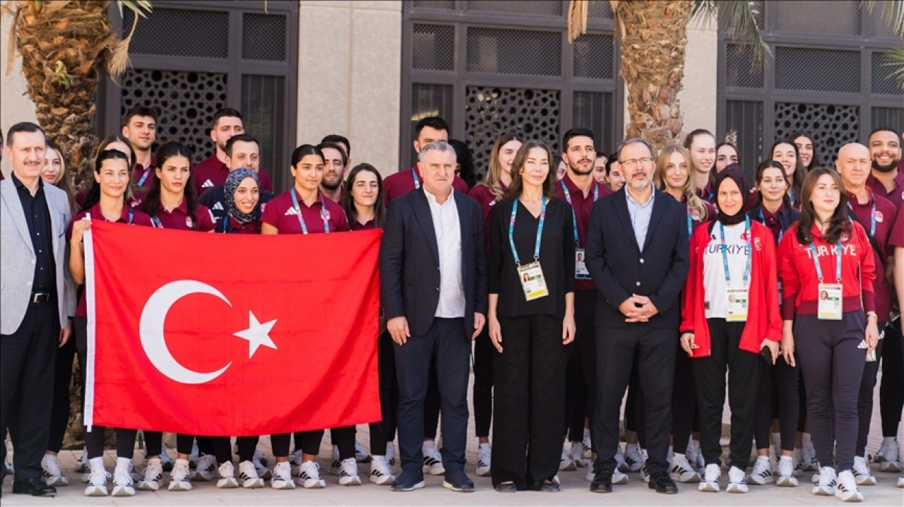 Bakan Bak, 6. İslami Dayanışma Oyunları'nda "sporcular köyünü" ziyaret etti