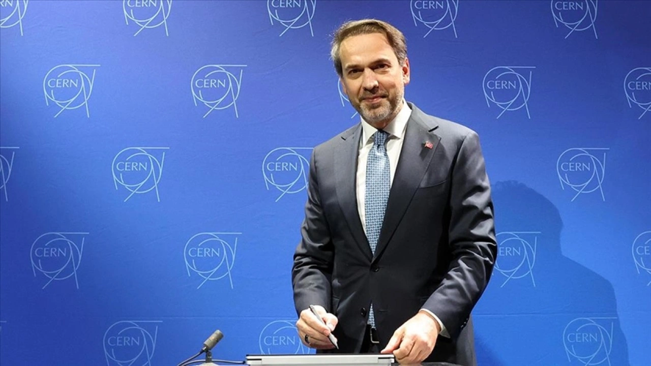 Bakan Bayraktar, CERN'in çalışmalarının