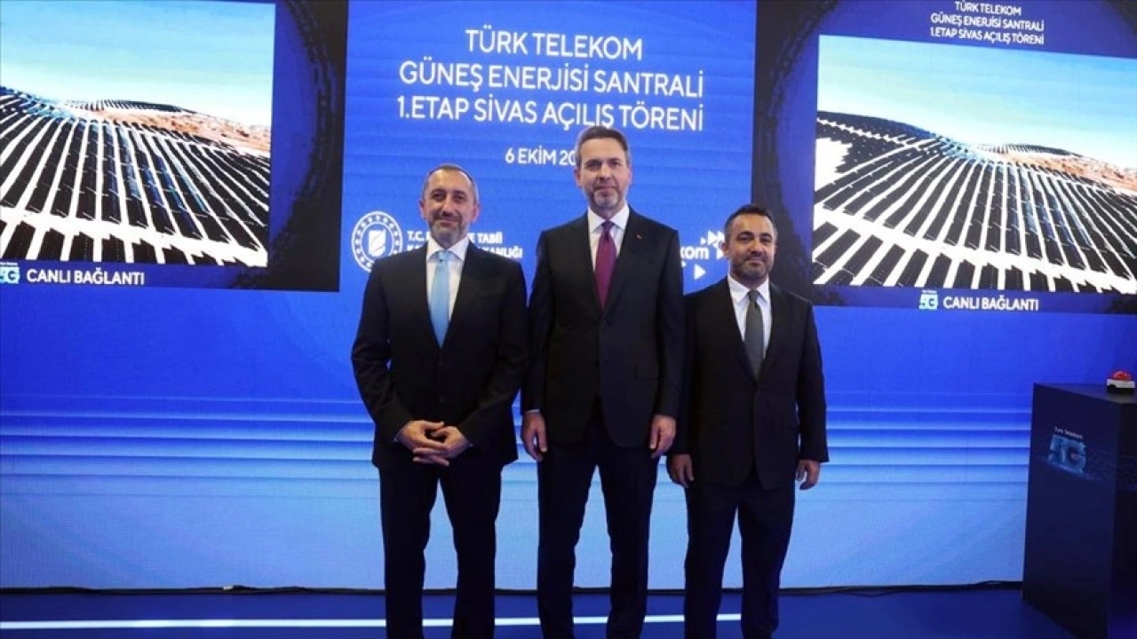 Bakan Bayraktar, Sivas'taki GES yatırımının açılışını 5G ile İstanbul'dan yaptı