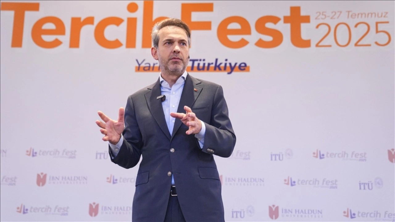 Bakan Bayraktar, TercihFest 2025'te üniversite adaylarıyla buluştu