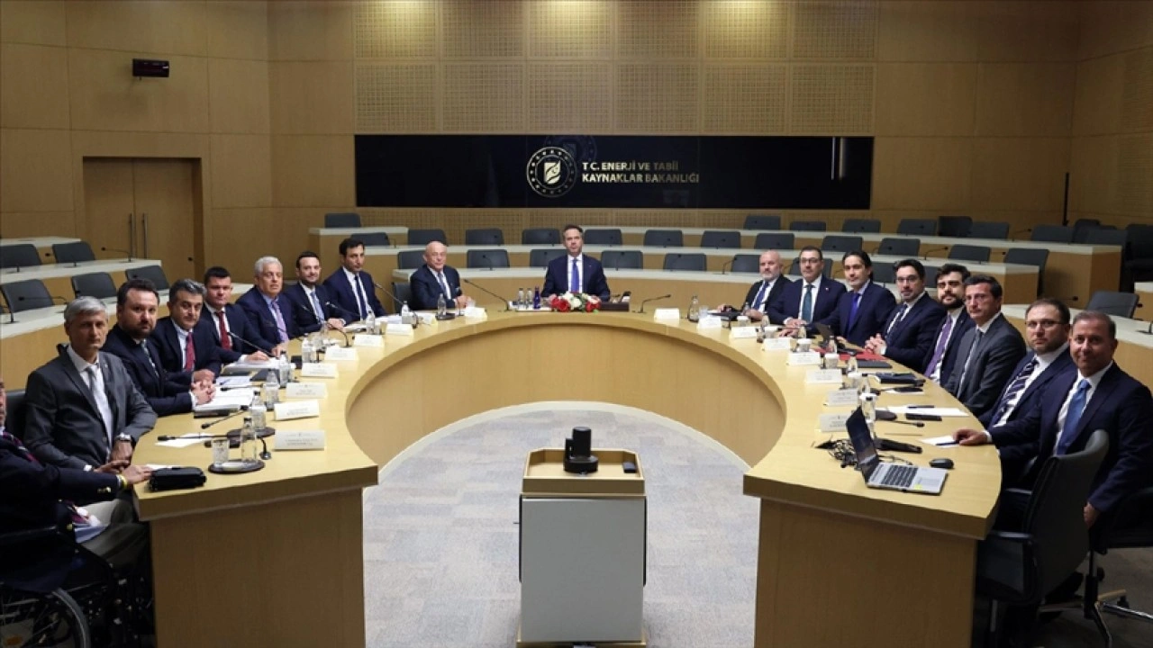 Bakan Bayraktar, Türkiye Kömür Üreticileri Derneği yönetimini kabul etti