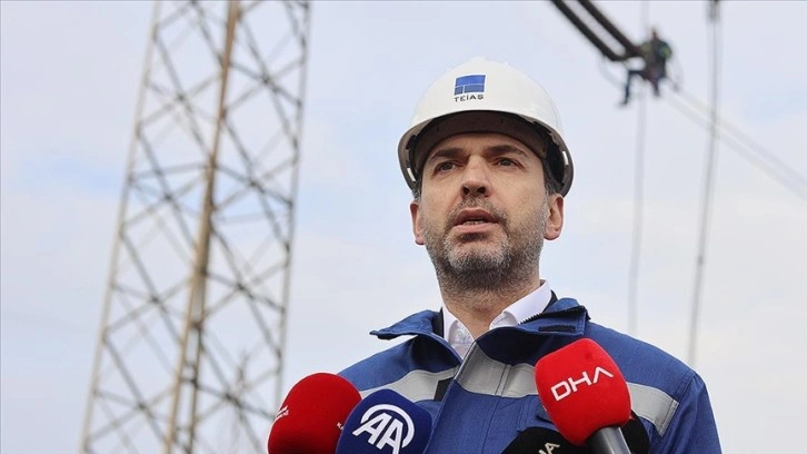 Bakan Bayraktar: Türkiye'nin 81 ilinde elektrik şebekesi yönetimi için yaklaşık 21 bin kişi sah
