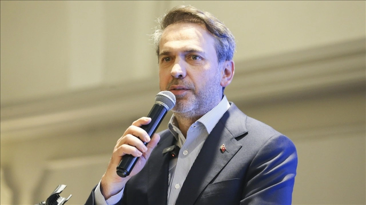 Bakan Bayraktar, yenilenebilir enerji projelerinde izin süreçlerinin hızlanacağını bildirdi
