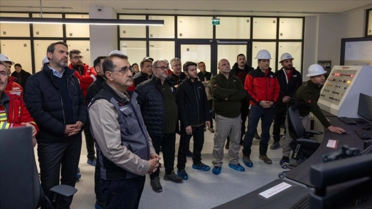 Bakan Dönmez, Filyos Doğal Gaz İşleme Tesisi'nde incelemelerde bulundu