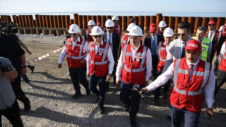 Bakan Dönmez, Filyos Doğalgaz İşleme Tesisleri'nde çalışmaları inceledi