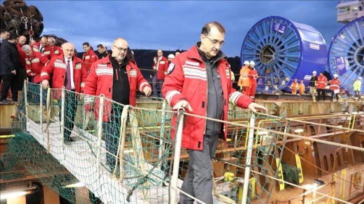 Bakan Dönmez: Karadeniz gazının deniz tarafındaki iletim hatları inşaatı tamamlandı