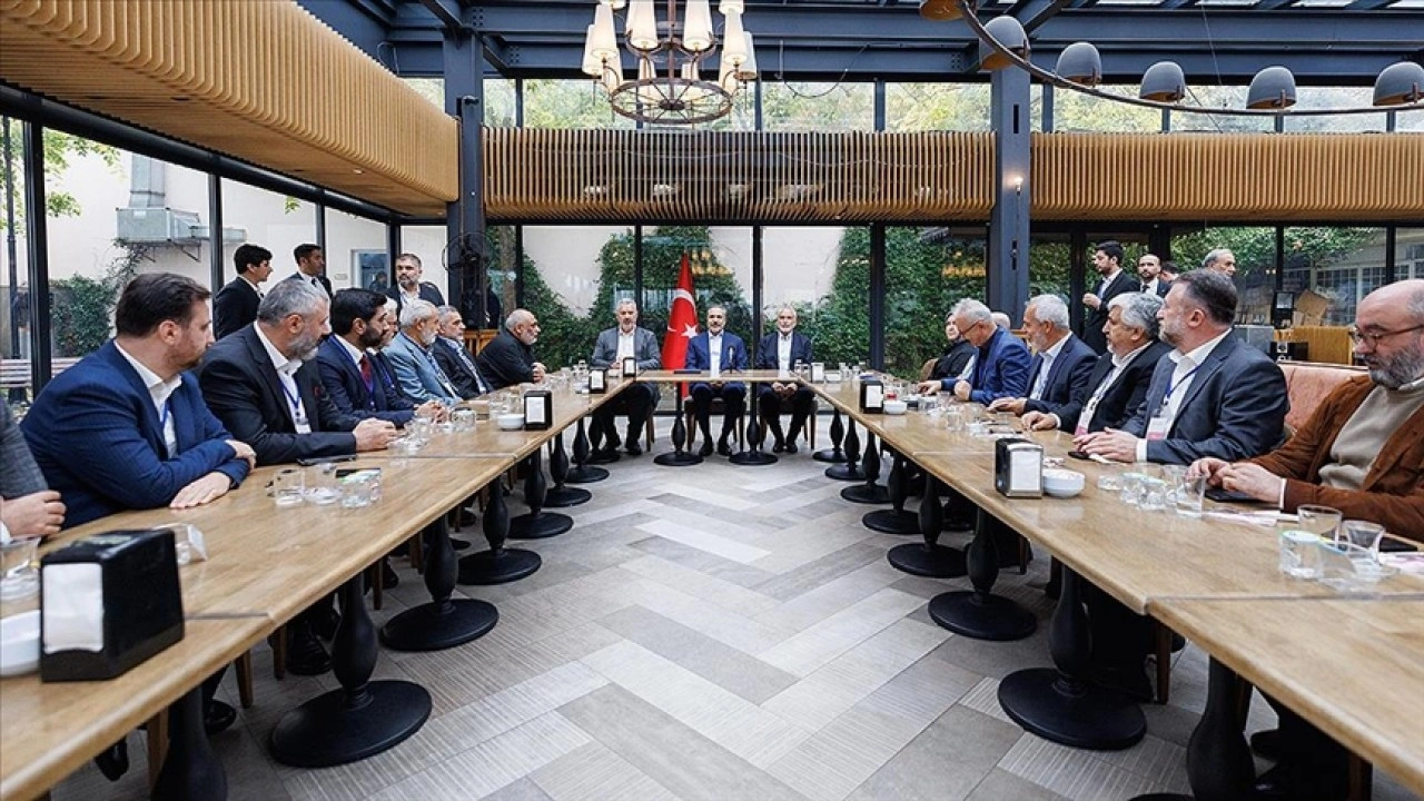 Bakan Fidan, Filistin'e Destek Platformu ve Filistin'e yardım ulaştıran STK temsilcileriyl