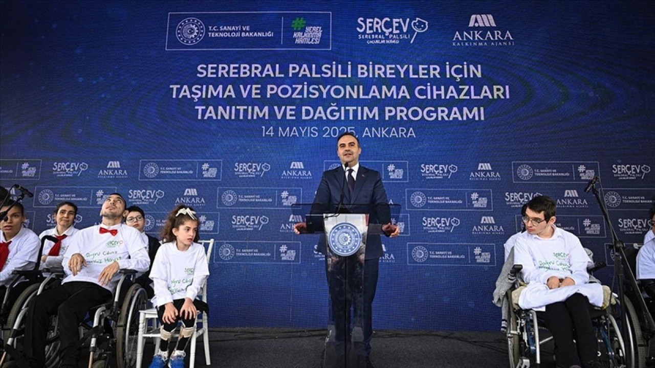 Bakan Kacır, serebral palsili çocuklar için 600 set cihaz hibe ettiklerini bildirdi