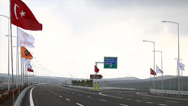 Bakan Karaismailoğlu, Ankara-Niğde Otoyolu'nu yaklaşık 9 milyon aracın kullandığını bildirdi