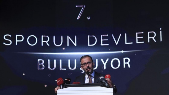 Bakan Kasapoğlu, Ülke TV'nin '7. Sporun Devleri Buluşuyor' ödül törenine katıldı